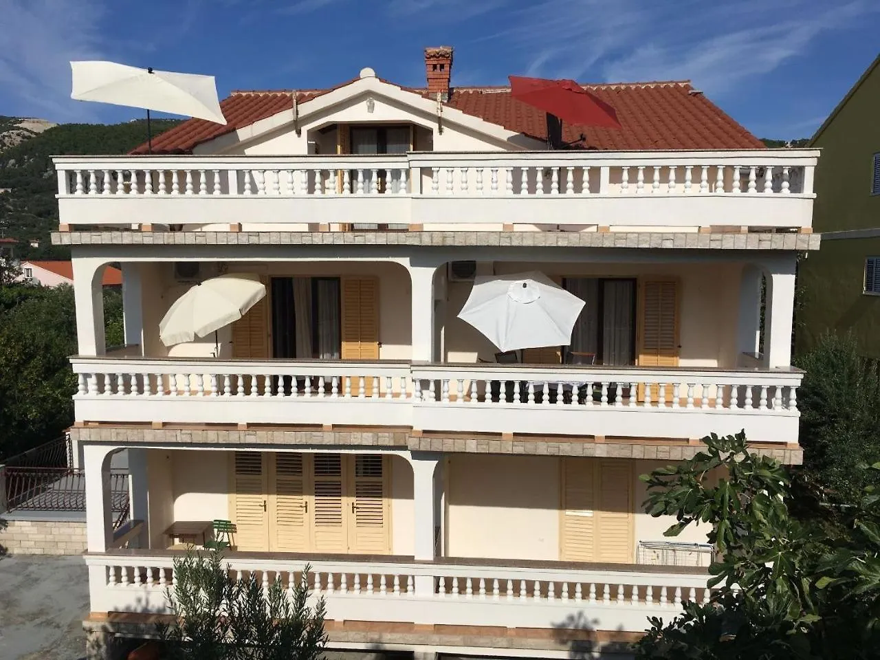 Apartments Anamari Banjol